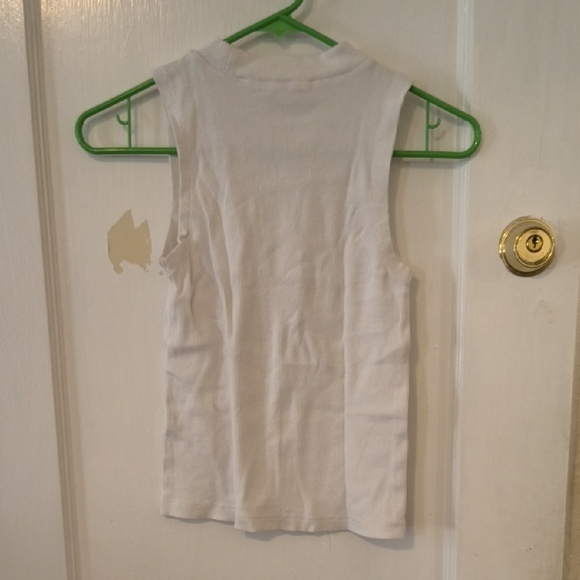 Elegant White Sleeveless Tank Top - Picture 3 of 3